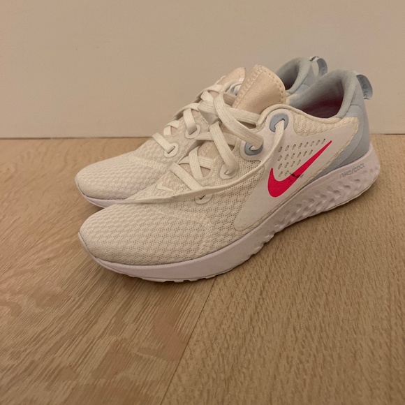 Nike React Running Shoe - Picture 1 of 5